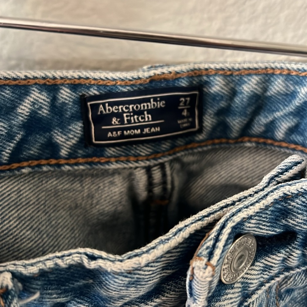 A&F Mom Jean - Picture 2 of 3